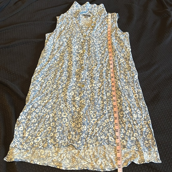 Ninety clothing co sleeveless floral button-up tunic in cornflower blue - Picture 7 of 7